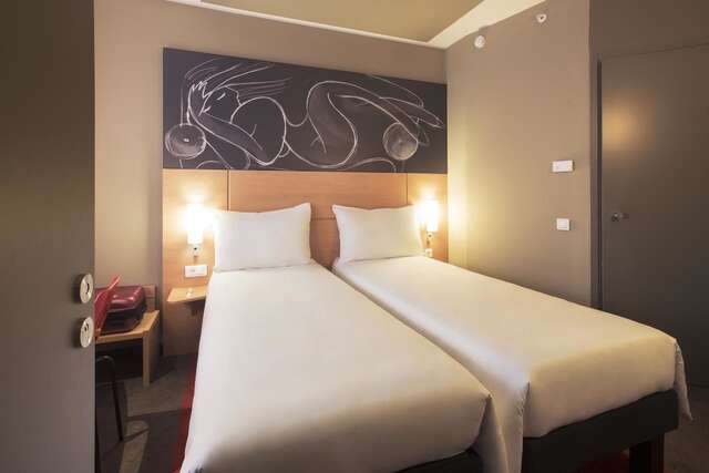 Отель ibis Yerevan Center Ереван-26