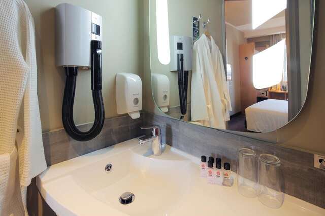 Отель ibis Yerevan Center Ереван-8